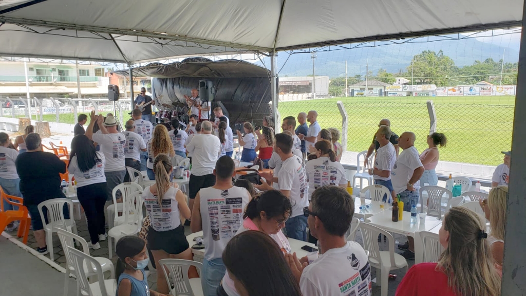 Souza e Amigos Futebol Clube comemora aniversário com festa no