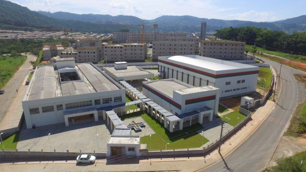 Escola estadual de Palhoça é vandalizada durante a madrugada