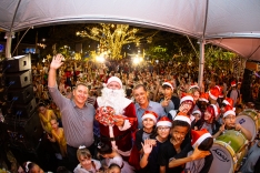 Abertura do Natal leva grande público à Praça Sete