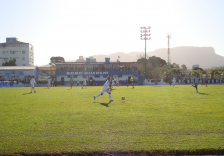 Amaro Junior comemora a inauguração da nova iluminação do estádio do Guarani